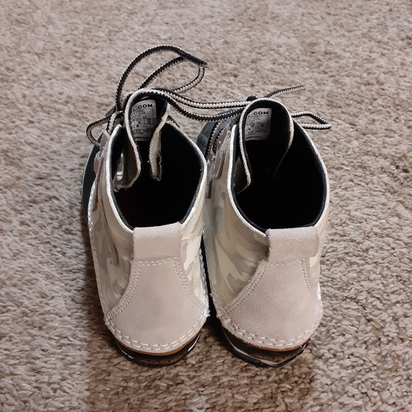 Sorel waterproof boots - Picture 3 of 10